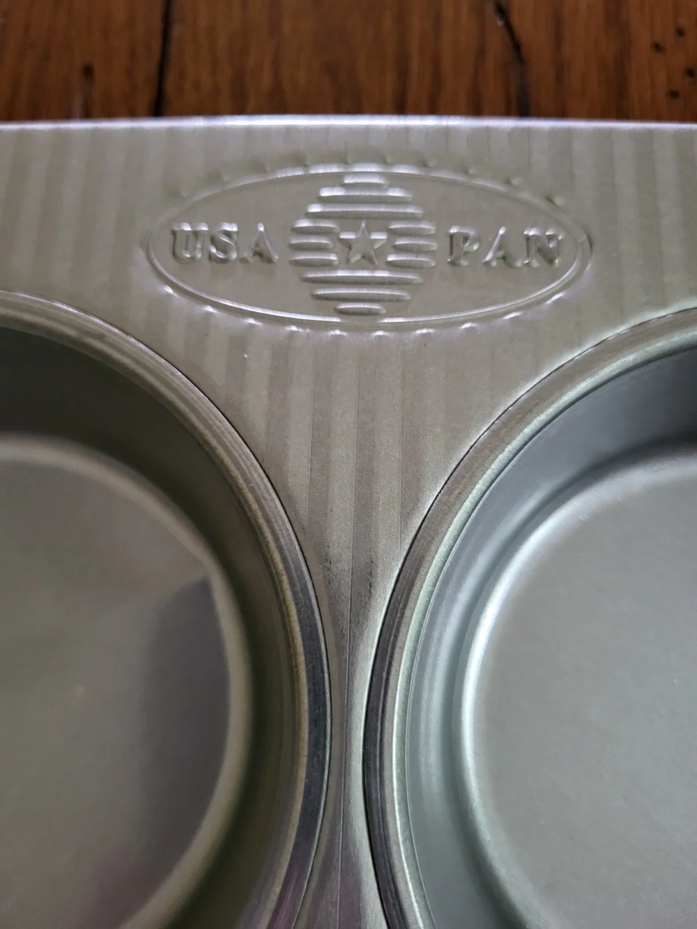 Nonstick 6-Cup Muffin Pan - Silver